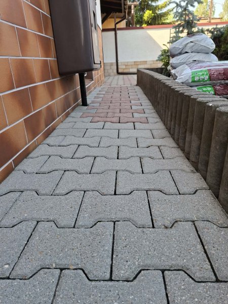 Mycie kostki brukowej wysokociśnieniowo