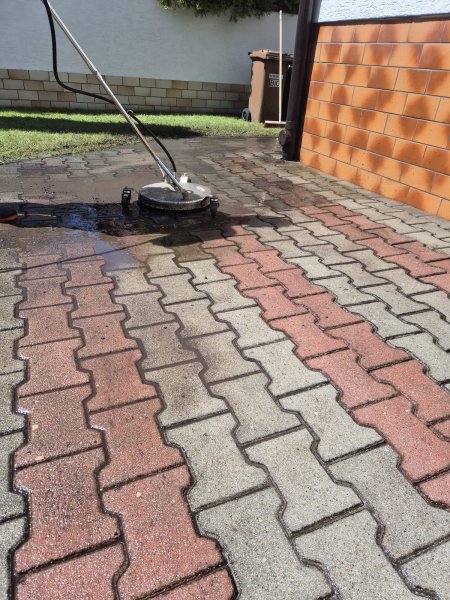 Mycie kostki brukowej wysokociśnieniowo